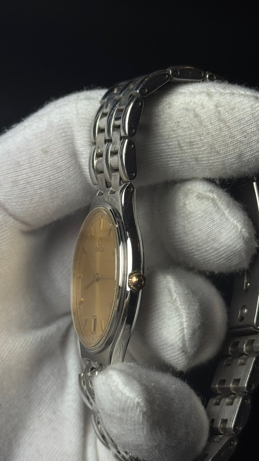 Omega – złota tarcza, srebrna bransoleta, datownik