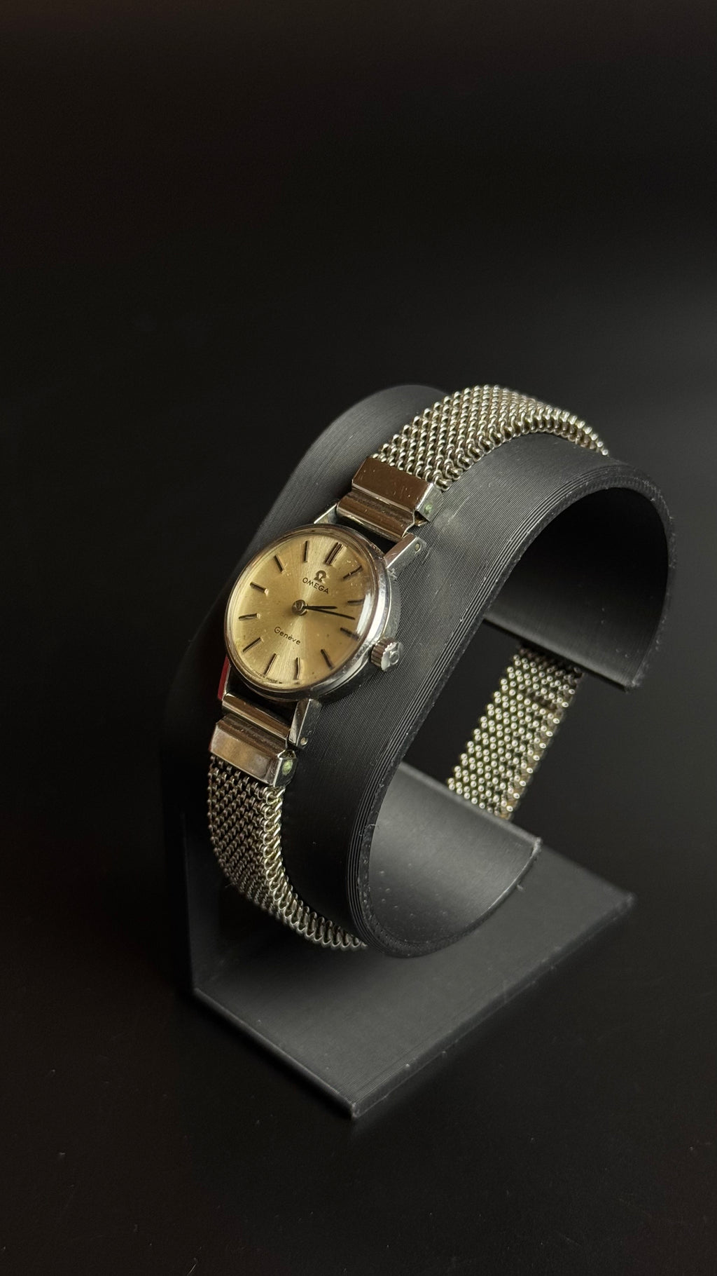Omega Genève – damski zegarek vintage z bransoletą mesh