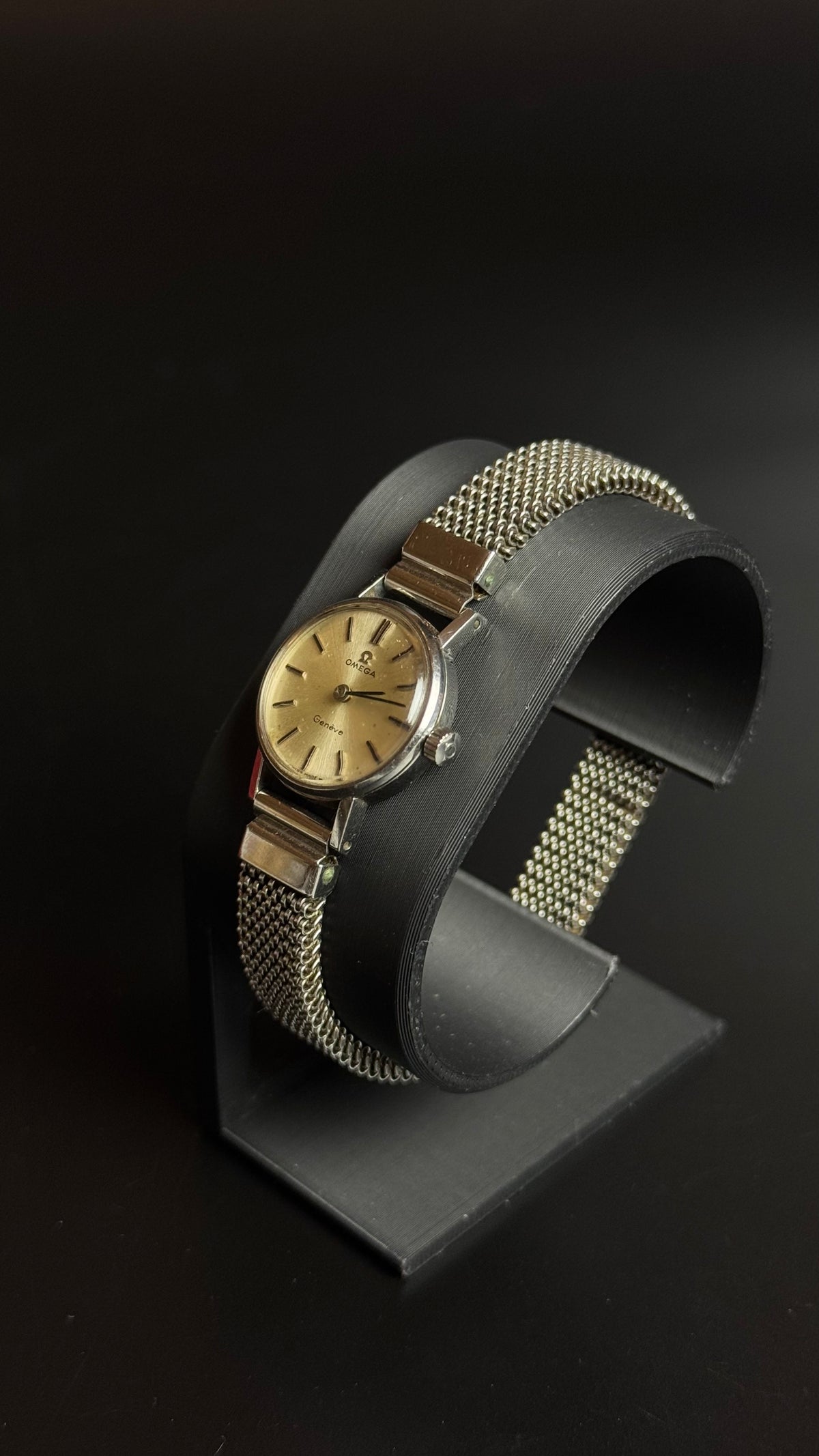 Omega Genève – damski zegarek vintage z bransoletą mesh