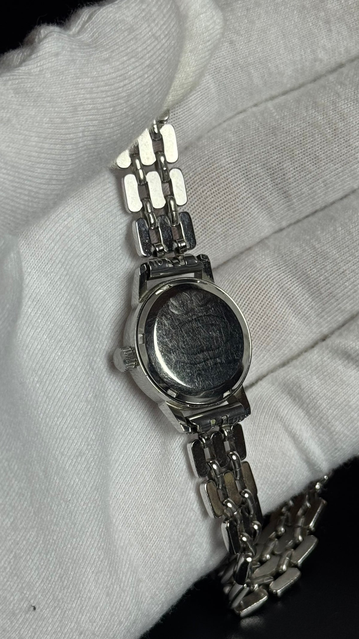 Omega Genève Automatic – damski zegarek vintage z datownikiem