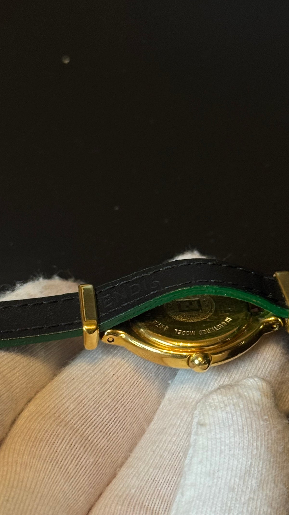 Fendi Vintage – Gold Oval Watch | Złoty zegarek z wymiennymi paskami