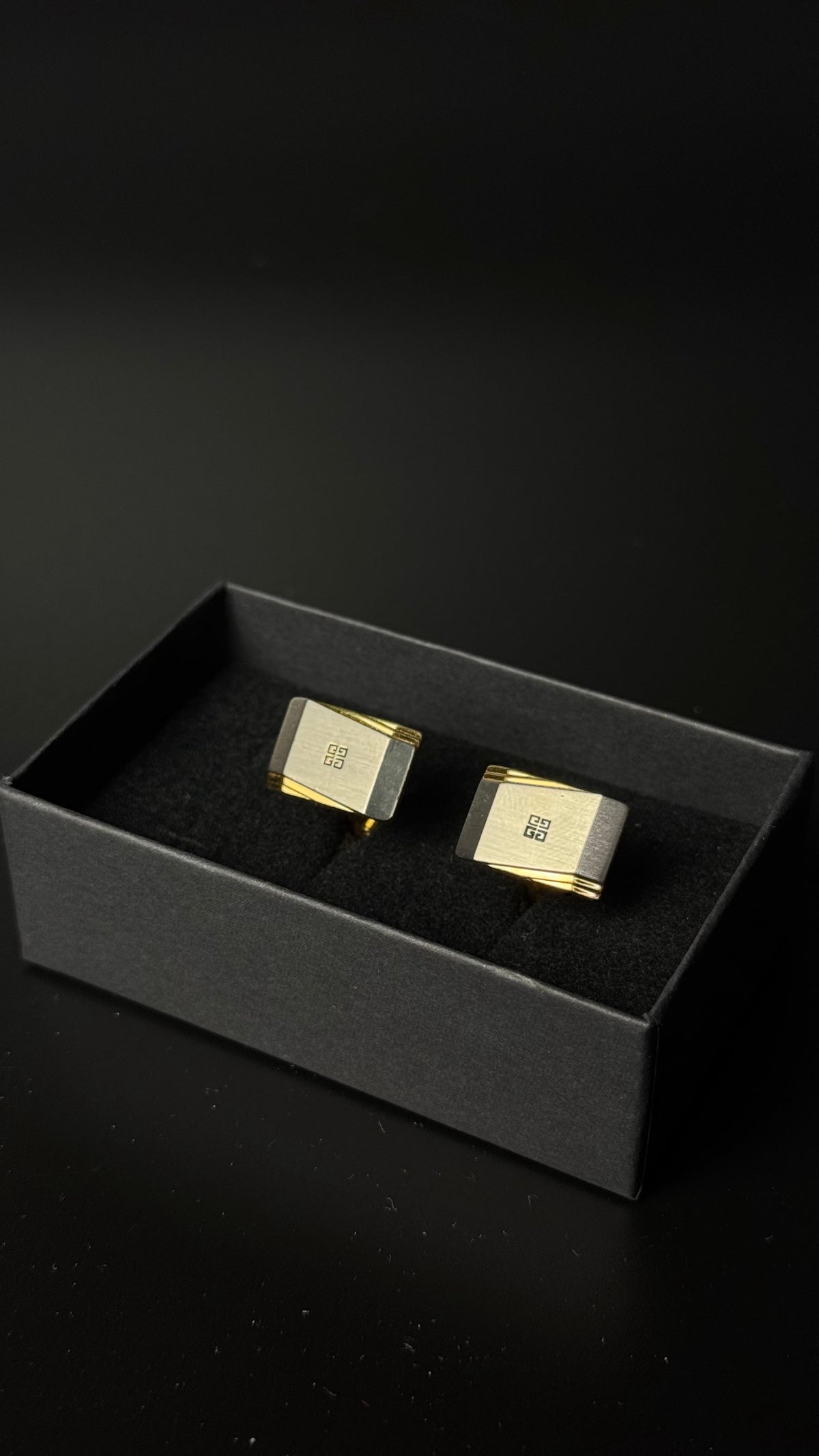 Givenchy – spinki do mankietów