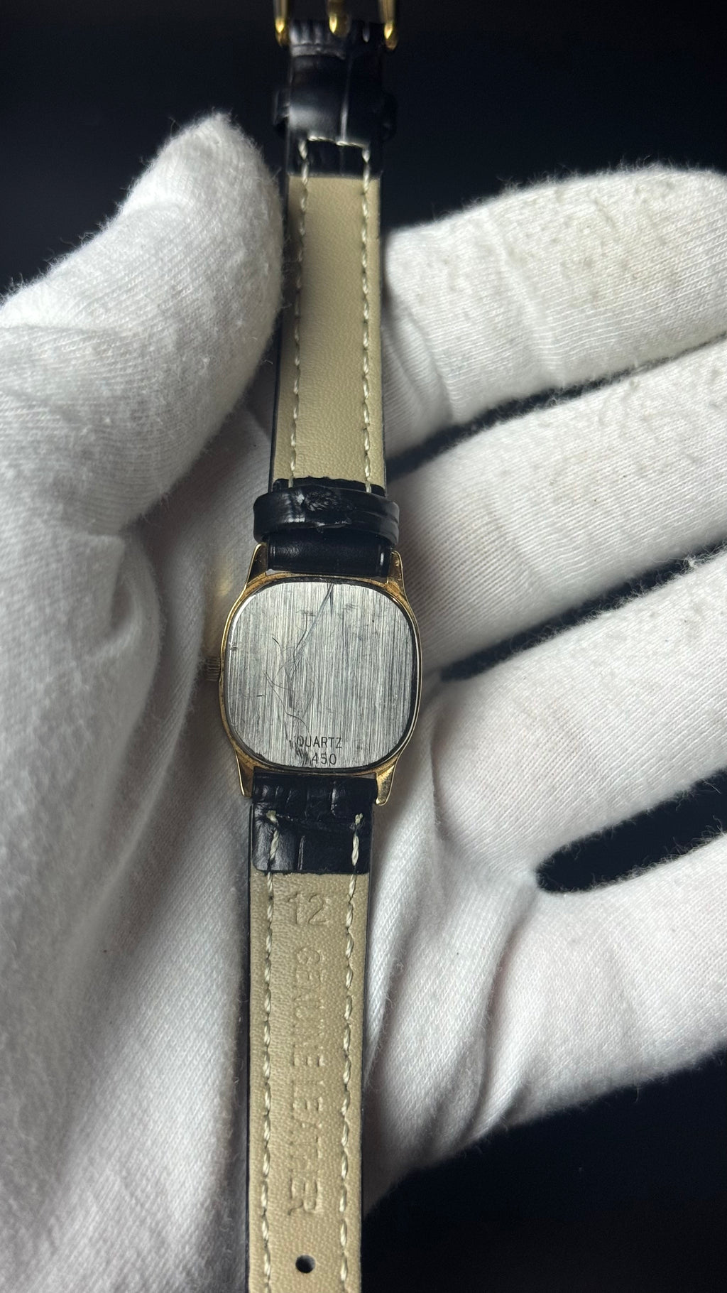 Omega De Ville – kremowa tarcza, cyfry rzymskie