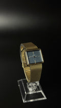 Omega De Ville Automatic – kwadratowa koperta, grafitowa tarcza, złota bransoleta mesh