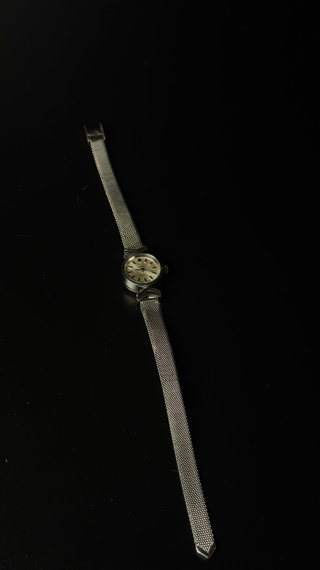Omega De Ville – koktajlowy, szampańska tarcza, bransoleta mesh