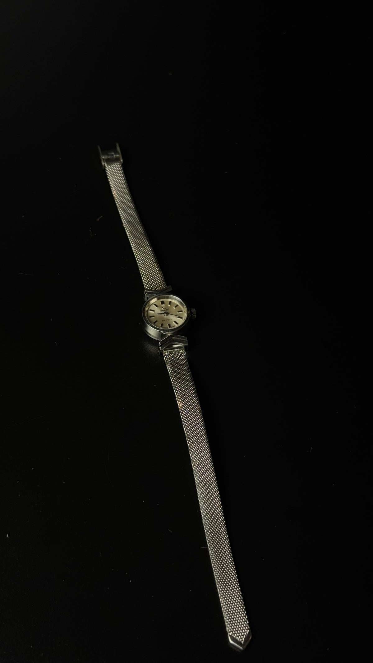 Omega De Ville – koktajlowy, szampańska tarcza, bransoleta mesh