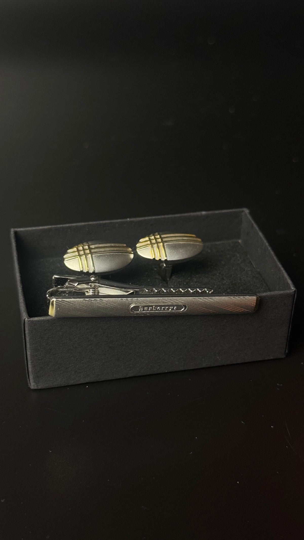 Burberry – spinki do mankietów + spinka do krawata