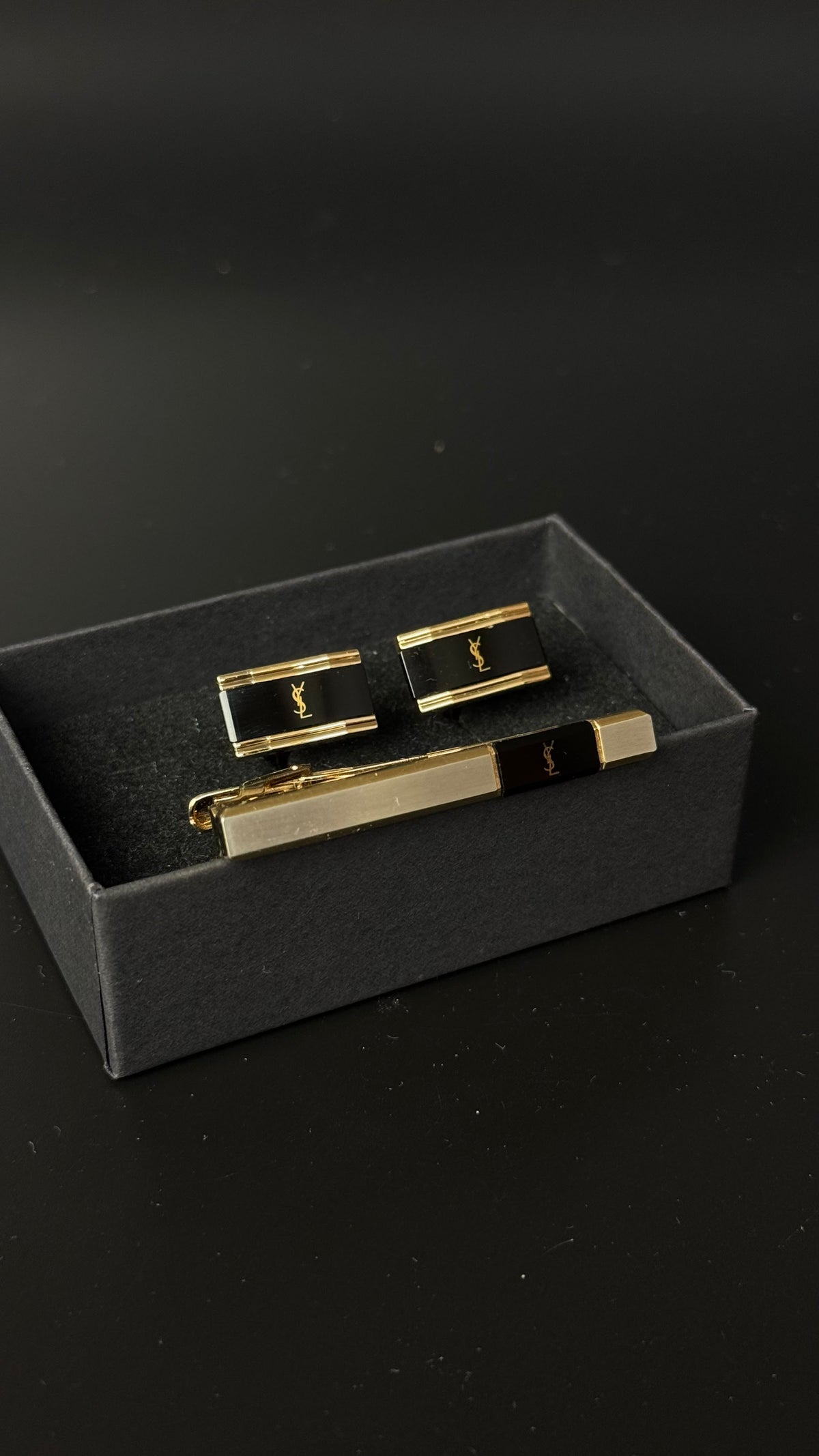 Yves Saint Laurent – spinki do mankietów + spinka do krawata