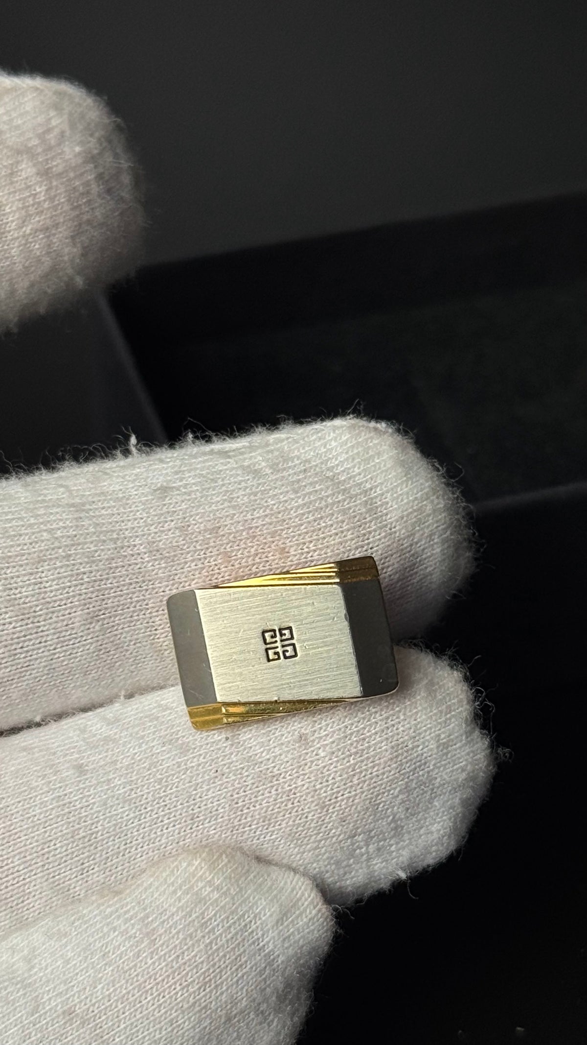 Givenchy – spinki do mankietów