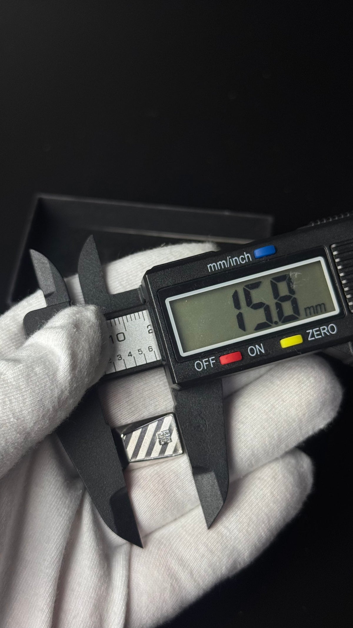 Givenchy – spinki do mankietów
