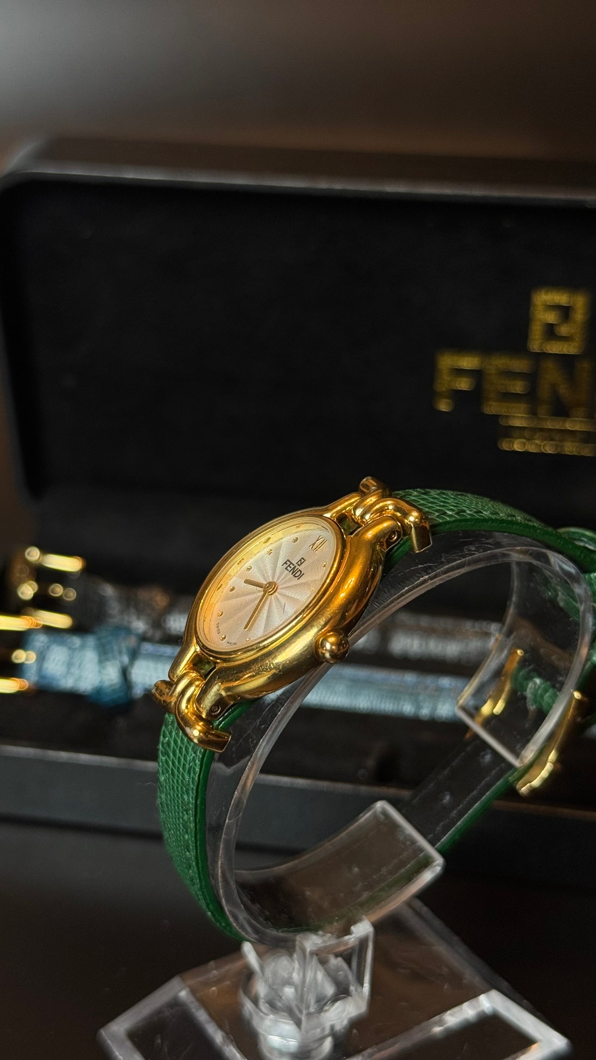Fendi Vintage – Gold Oval Watch | Złoty zegarek z wymiennymi paskami