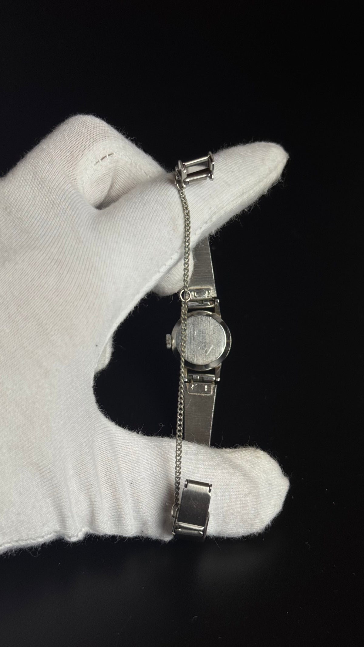 Omega – damski zegarek vintage z fasetowanym szkłem