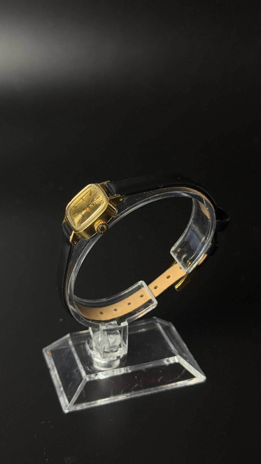 Longines Flagship – złota tarcza, poduszkowa koperta, czarny pasek