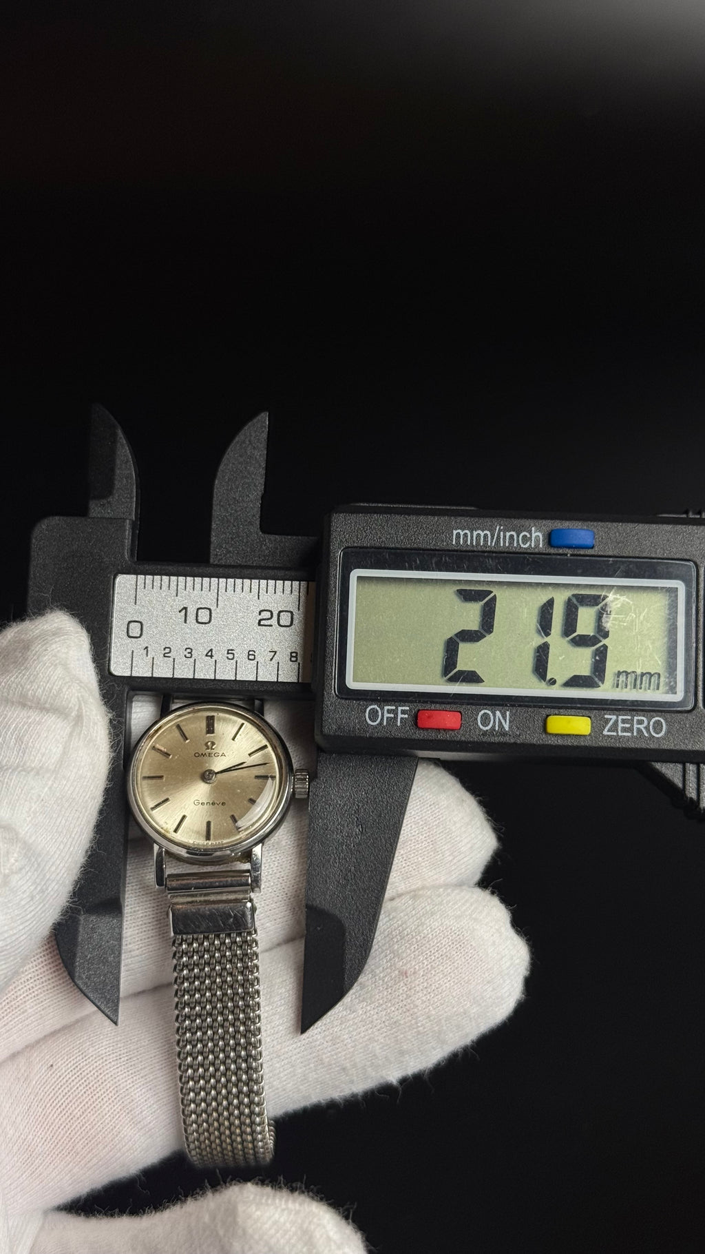 Omega Genève – damski zegarek vintage z bransoletą mesh