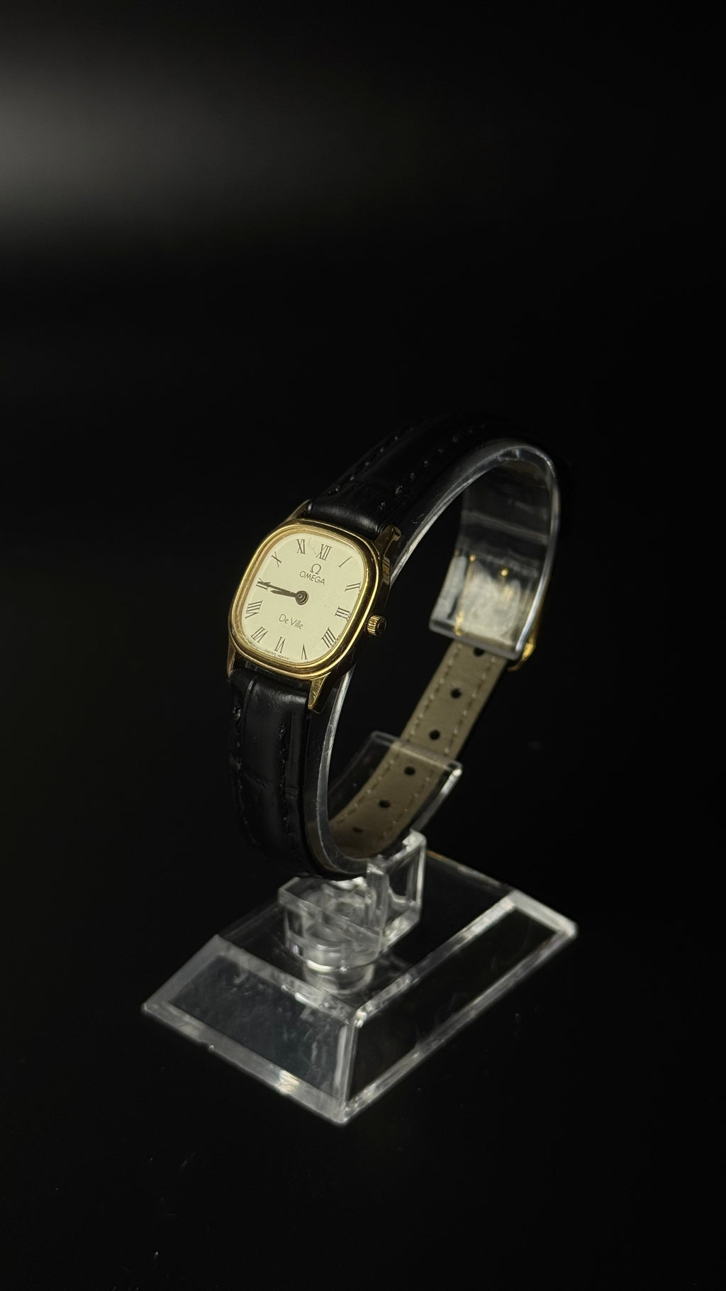 Omega De Ville – kremowa tarcza, cyfry rzymskie
