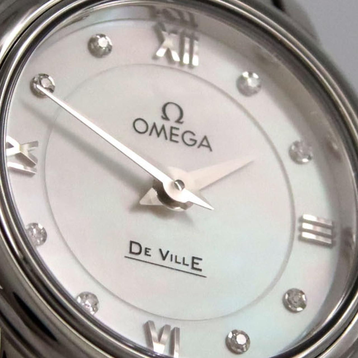 Omega De Ville Prestige 424.10.24.60.55.001 – masa perłowa z 8 diamentami, stalowa bransoleta