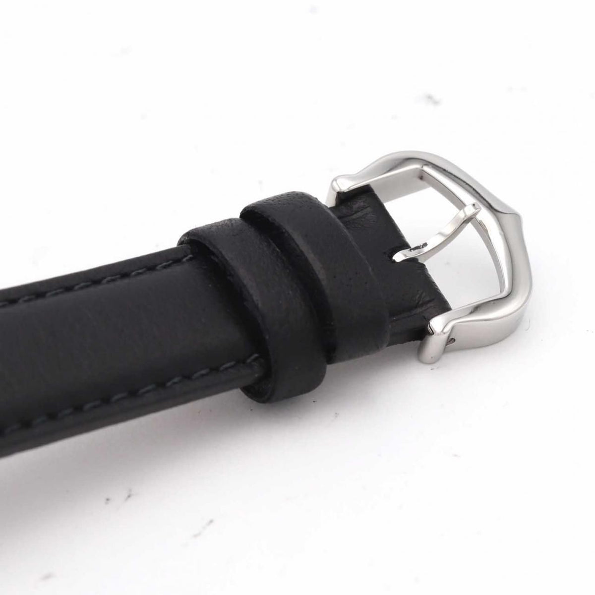 Cartier Tank Must SM WSTA0042 – srebrna tarcza z rzymskimi cyframi, czarny pasek