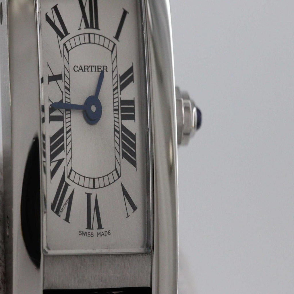 Cartier Mini Tank Américaine WSTA0032 – srebrna tarcza z rzymskimi cyframi, czarny pasek