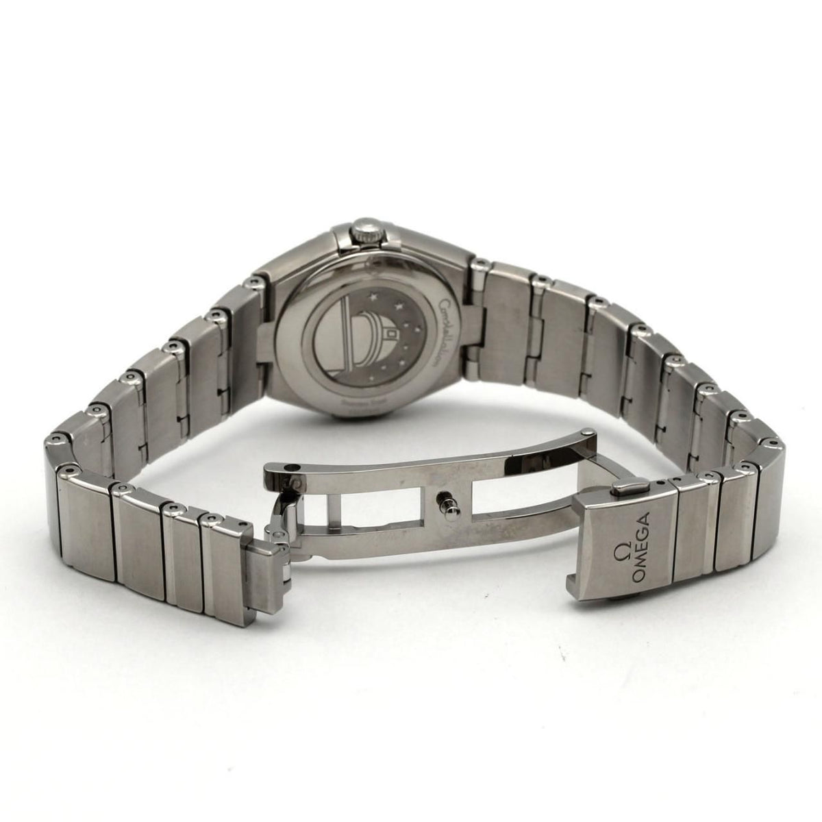 Omega Constellation Manhattan 131.10.25.60.05.001 – tarcza z masy perłowej, stalowa bransoleta