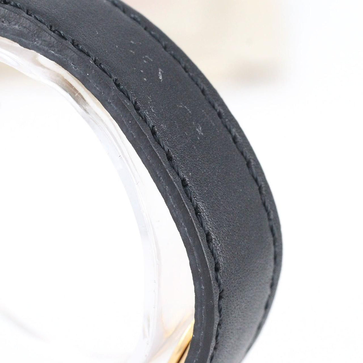 Cartier Must Colisée SM W1006654 – złocona koperta, czarny pasek