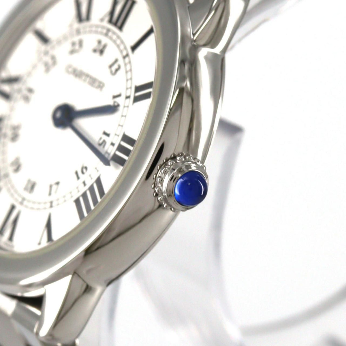 Cartier Ronde Solo SM W6701004 – srebrna tarcza z rzymskimi cyframi, stalowa bransoleta