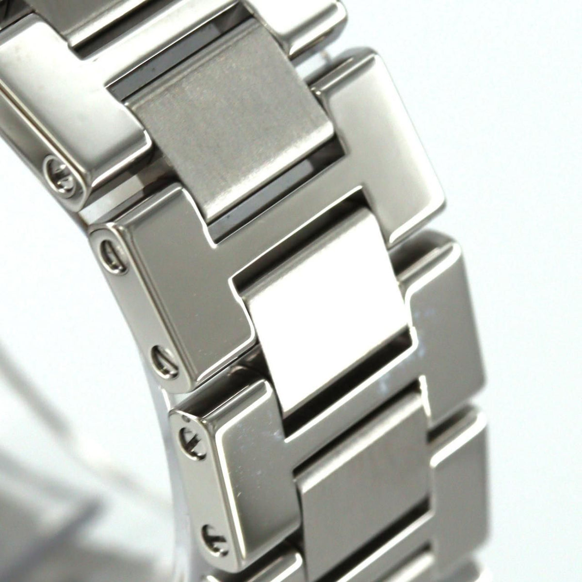 Cartier Ronde Solo SM W6701004 – srebrna tarcza z rzymskimi cyframi, stalowa bransoleta
