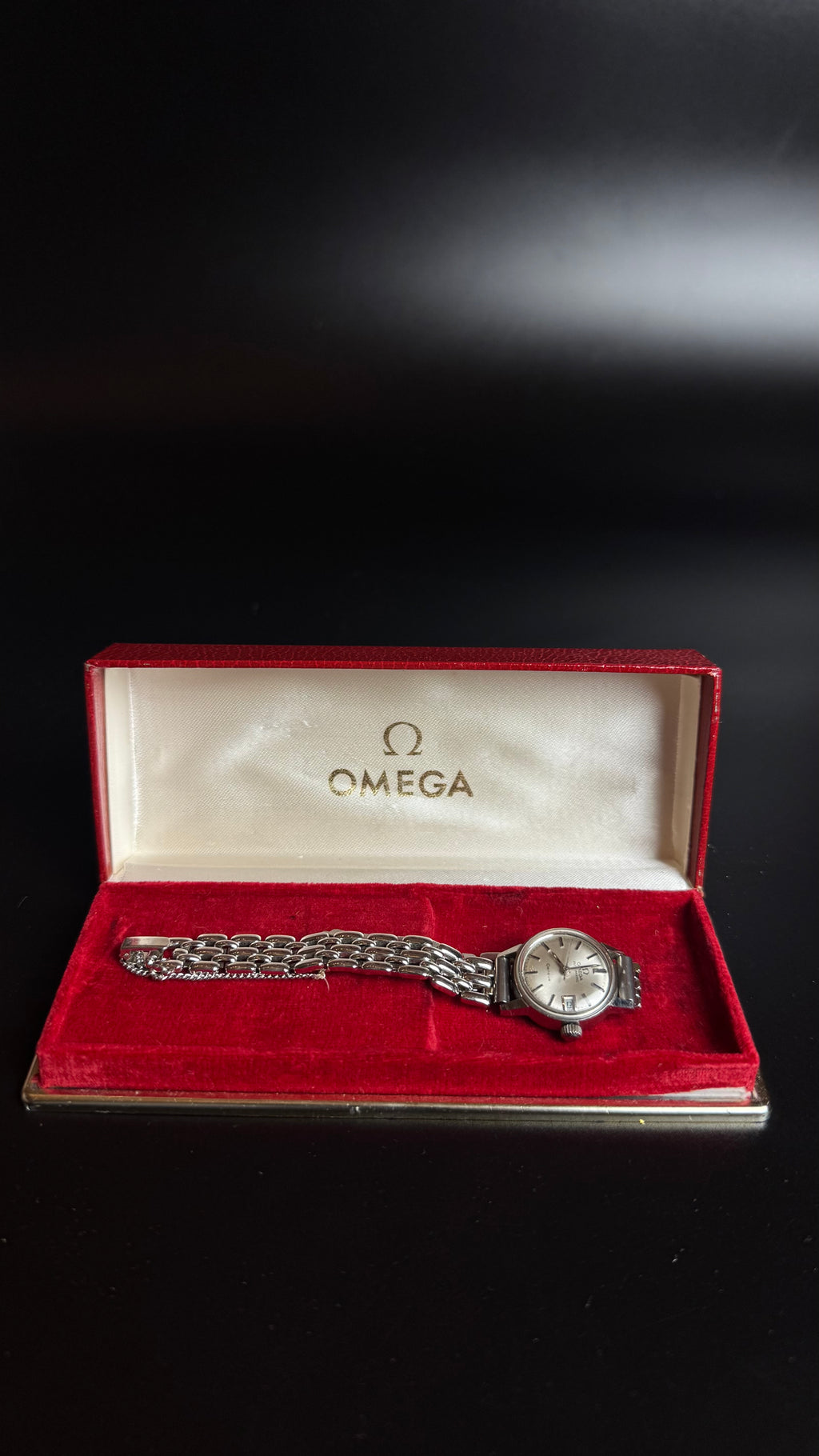 Omega Genève Automatic – damski zegarek vintage z datownikiem
