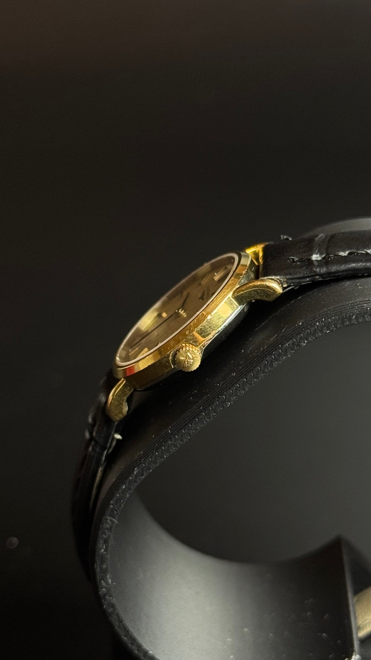 Longines Quartz – damski zegarek vintage z czarnym paskiem