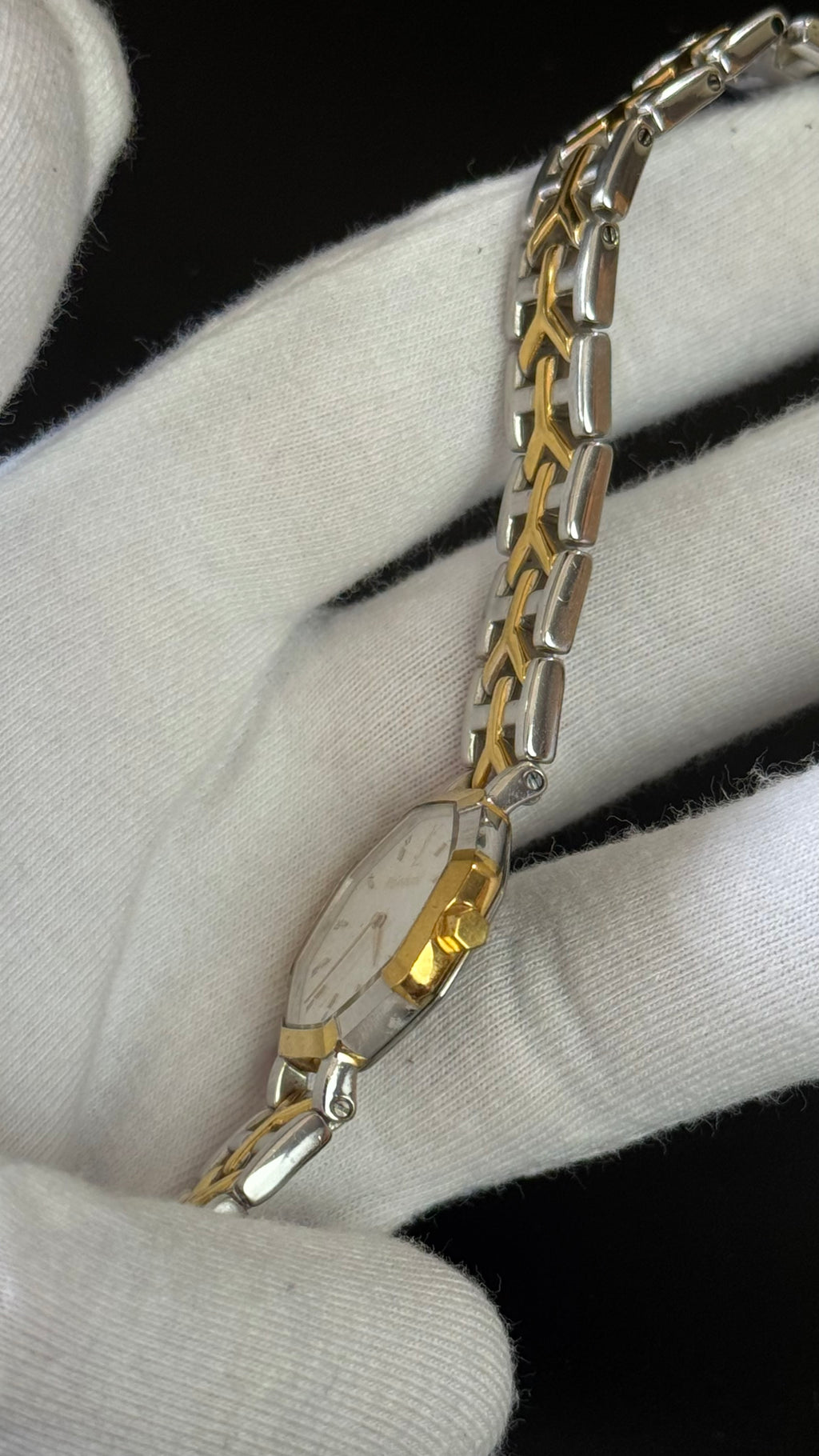 Vintage Yves Saint Laurent 2200-226313 – damski zegarek kwarcowy
