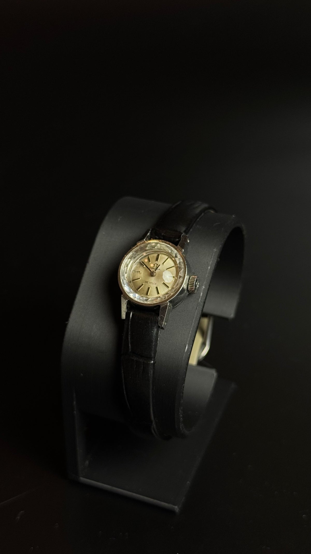 Omega De Ville – damski zegarek vintage z fasetowanym szkłem