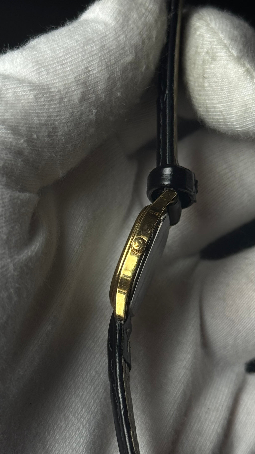 Omega De Ville – kremowa tarcza, cyfry rzymskie