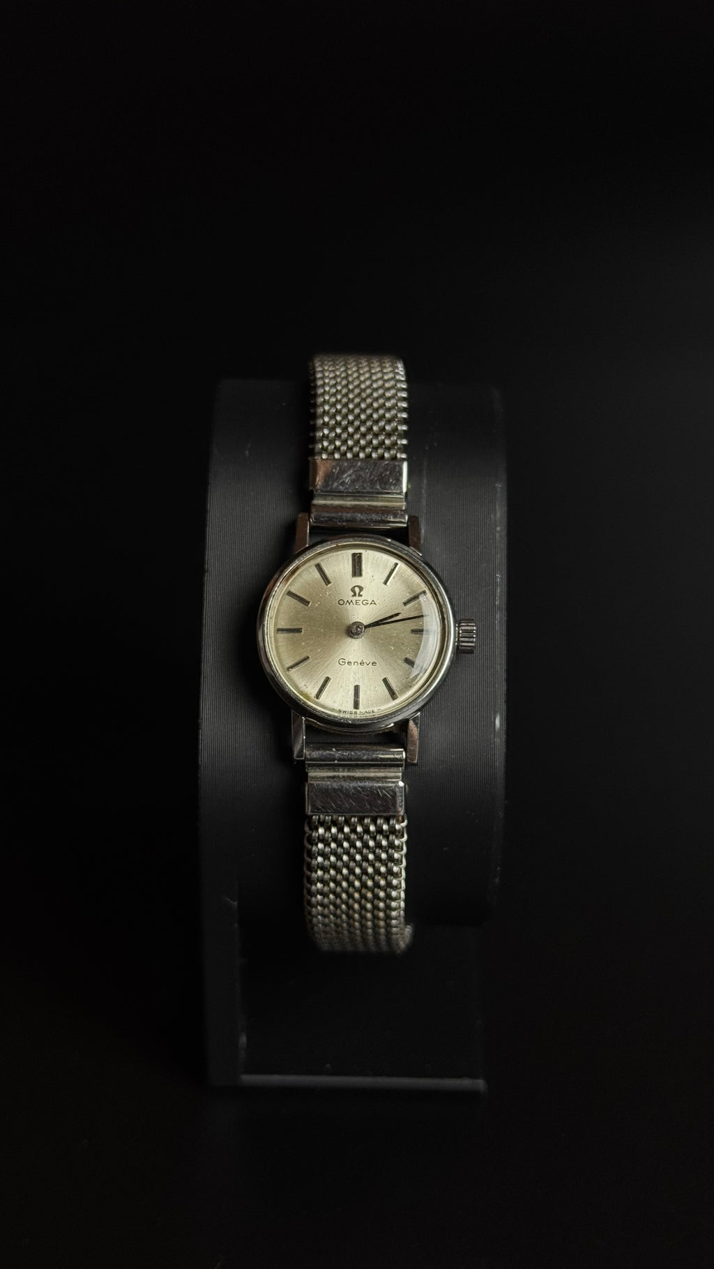 Omega Genève – damski zegarek vintage z bransoletą mesh