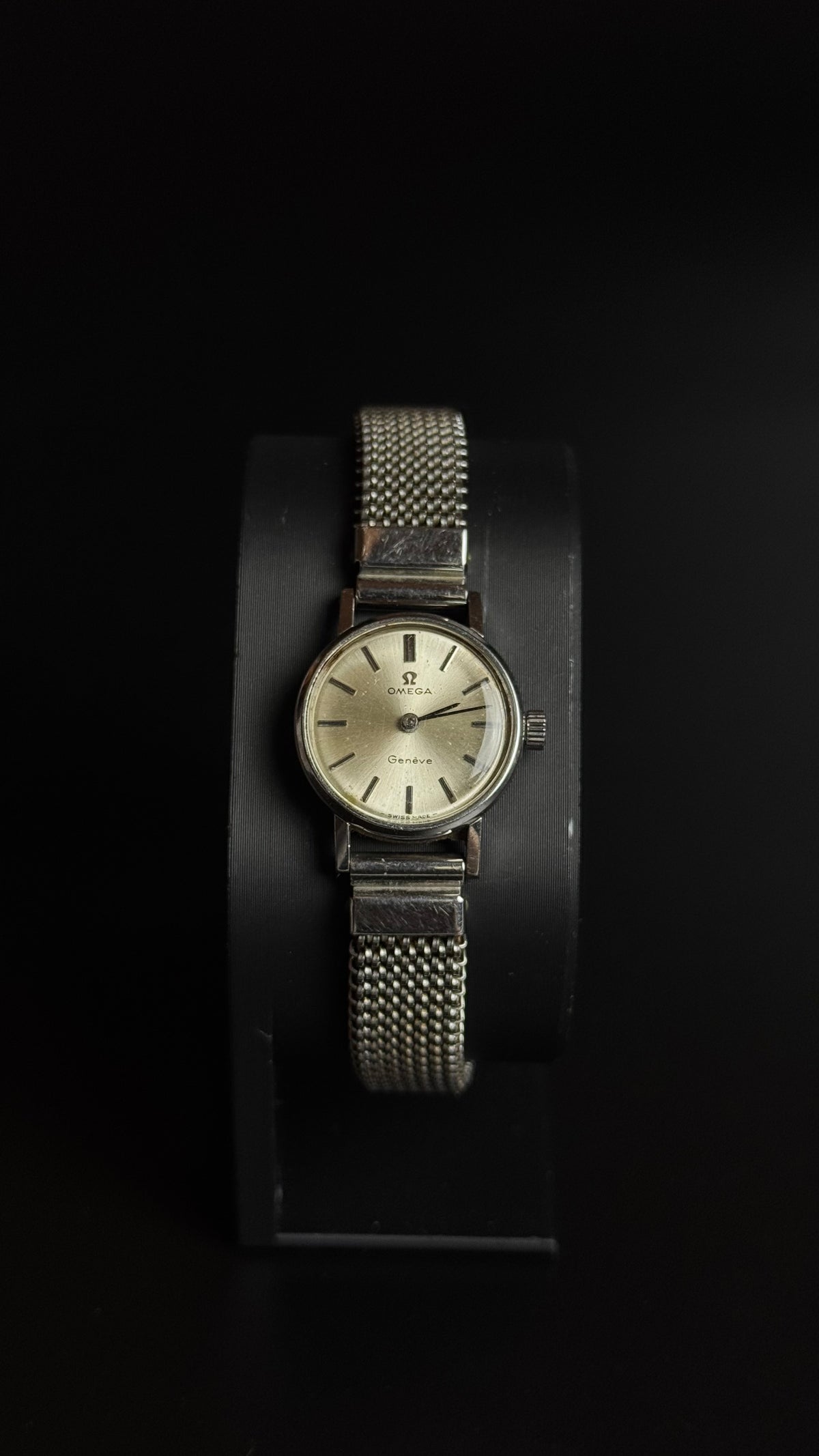 Omega Genève – damski zegarek vintage z bransoletą mesh