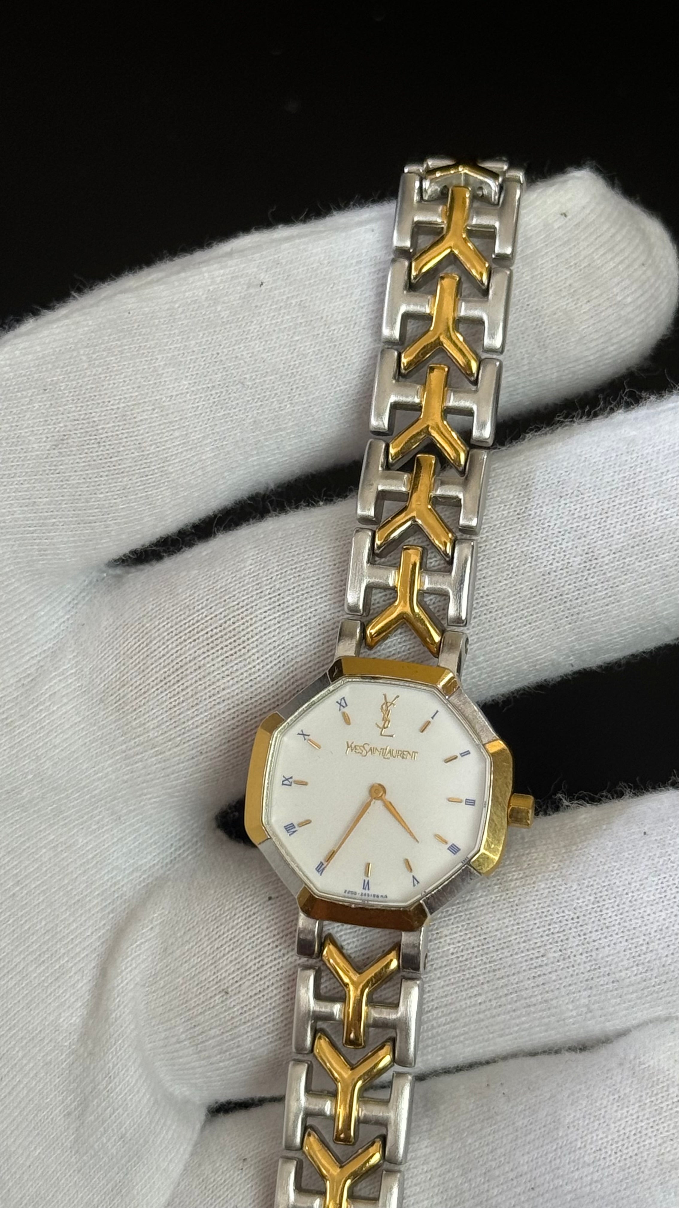 Vintage Yves Saint Laurent 2200-226313 – damski zegarek kwarcowy