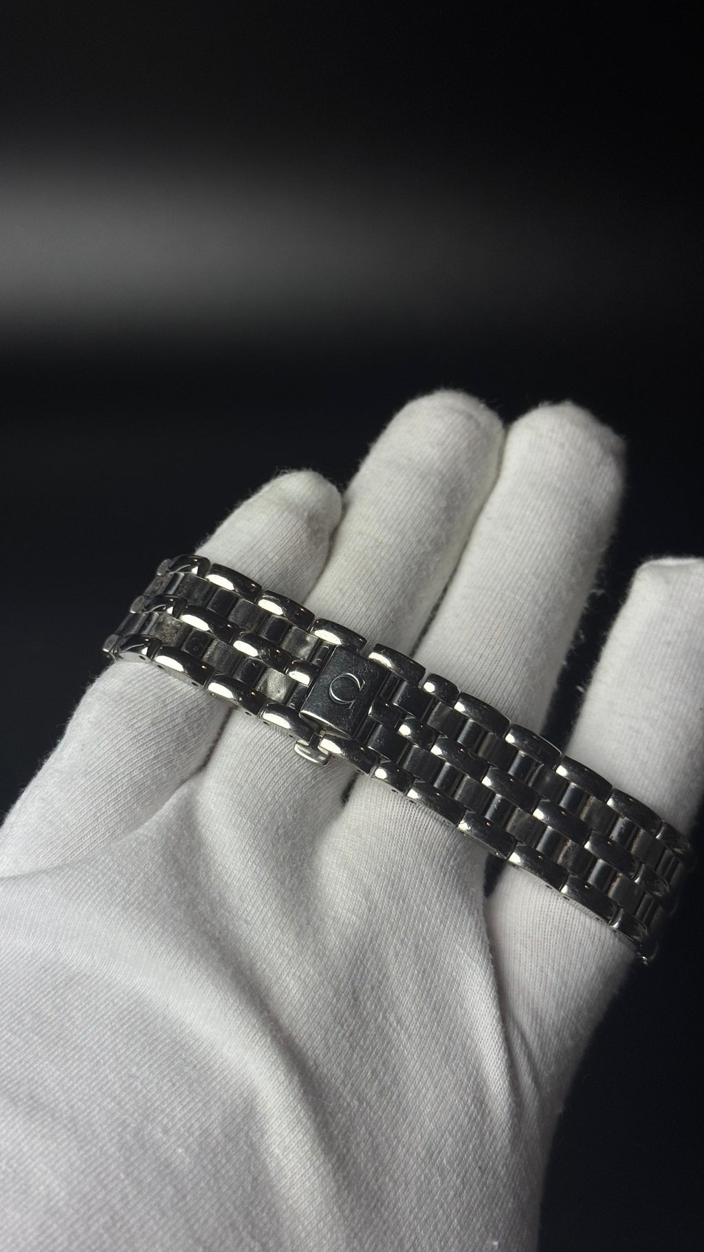 Omega – złota tarcza, srebrna bransoleta, datownik