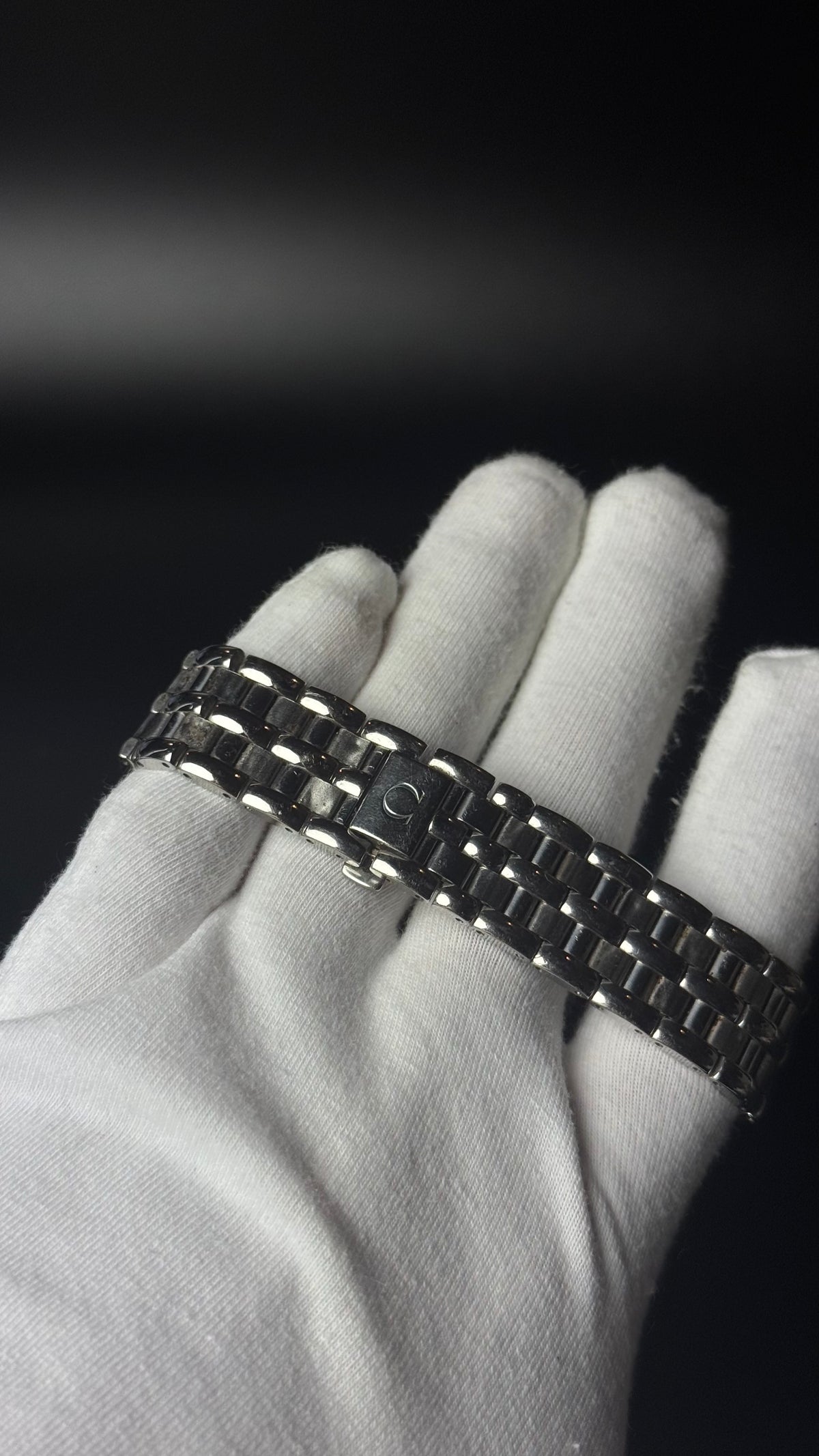Omega – złota tarcza, srebrna bransoleta, datownik
