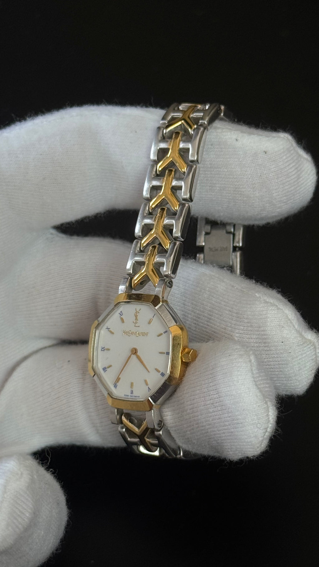 Vintage Yves Saint Laurent 2200-226313 – damski zegarek kwarcowy