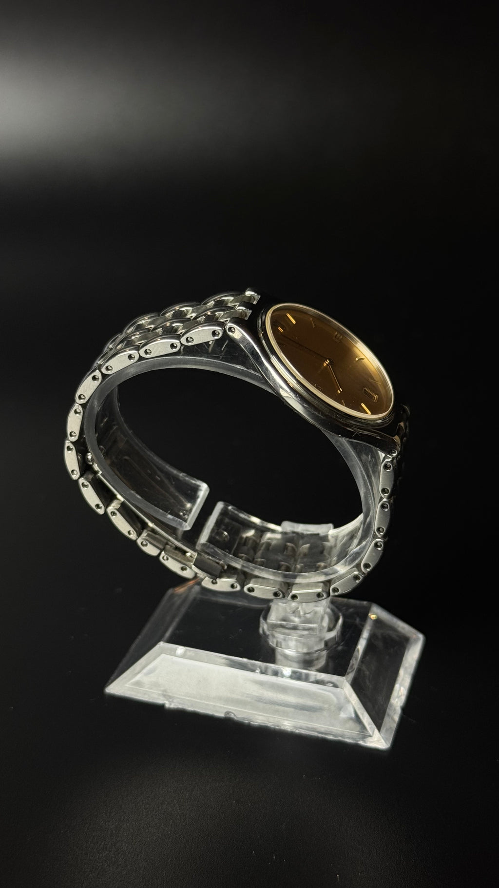 Omega De Ville – złota tarcza, cyfry rzymskie, stalowa bransoleta, datownik
