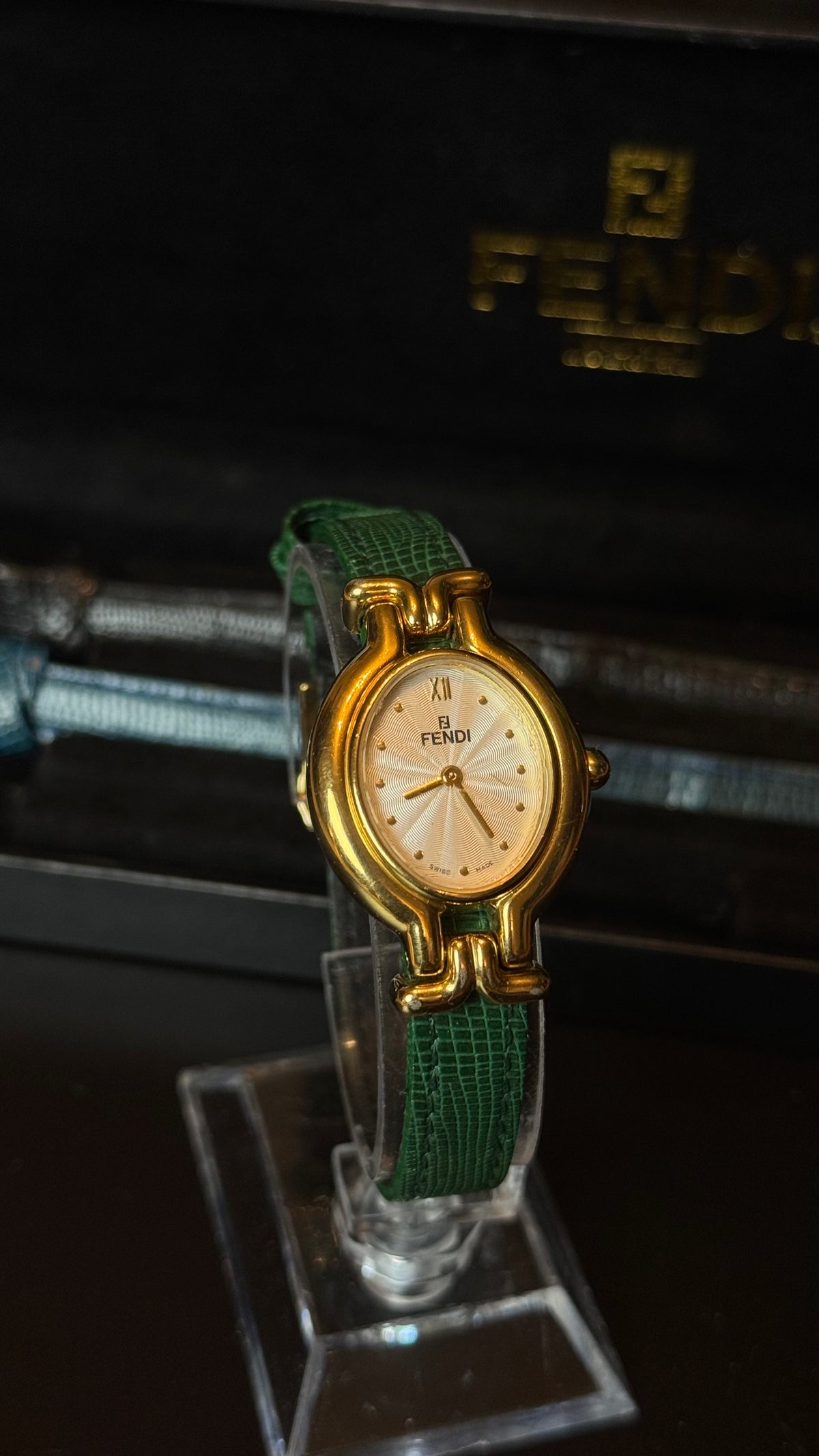 Fendi Vintage – Gold Oval Watch | Złoty zegarek z wymiennymi paskami