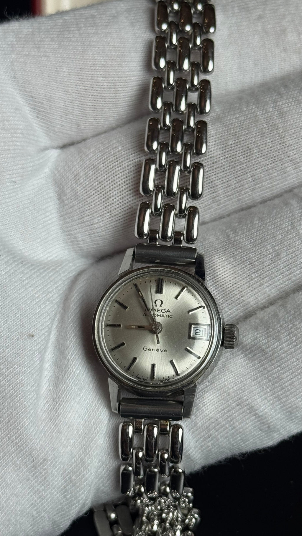 Omega Genève Automatic – damski zegarek vintage z datownikiem