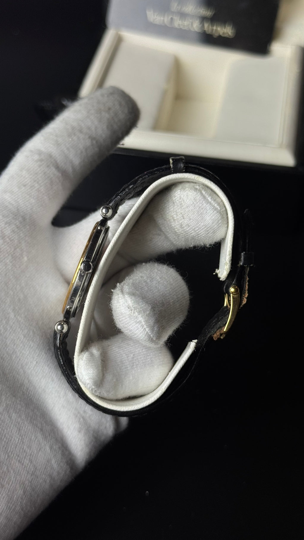 Van Cleef & Arpels La Collection – zegarek vintage z białą tarczą i dwukolorową kopertą