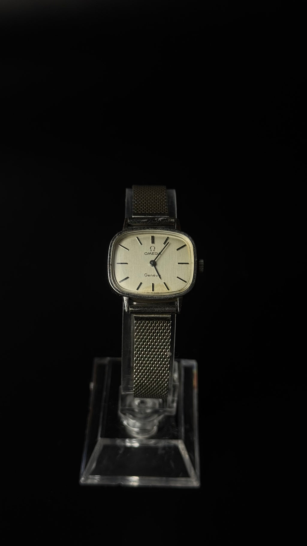 Omega Genève – zegarek vintage z szampańską tarczą na bransolecie mesh