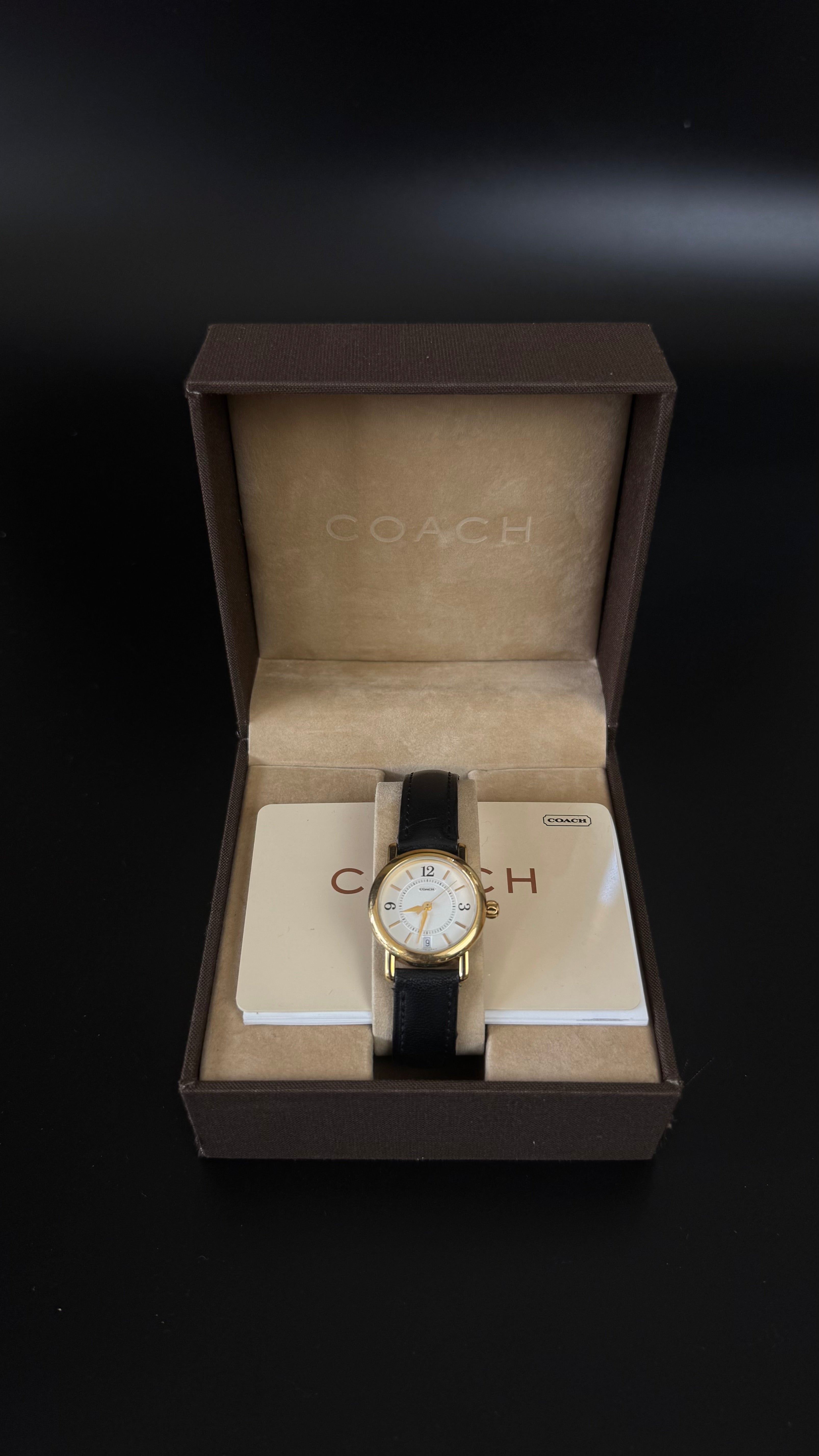 Coach W005 – damski zegarek Swiss Made