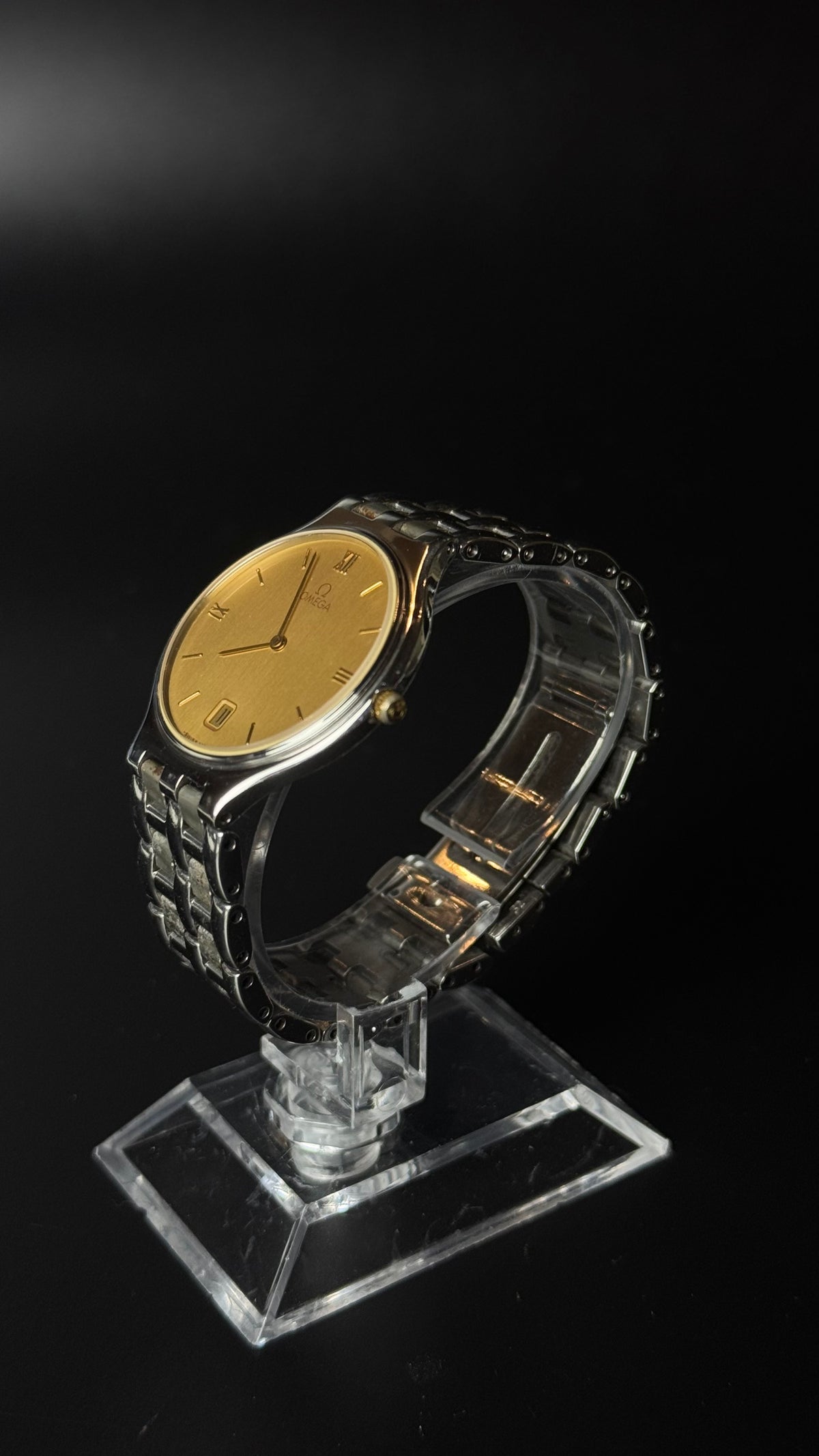 Omega De Ville – złota tarcza, cyfry rzymskie, stalowa bransoleta, datownik