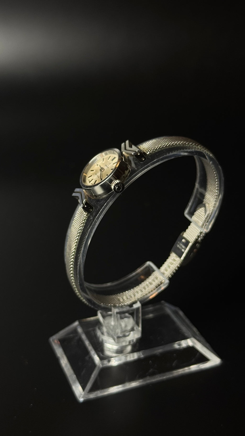 Omega De Ville – koktajlowy, szampańska tarcza, bransoleta mesh