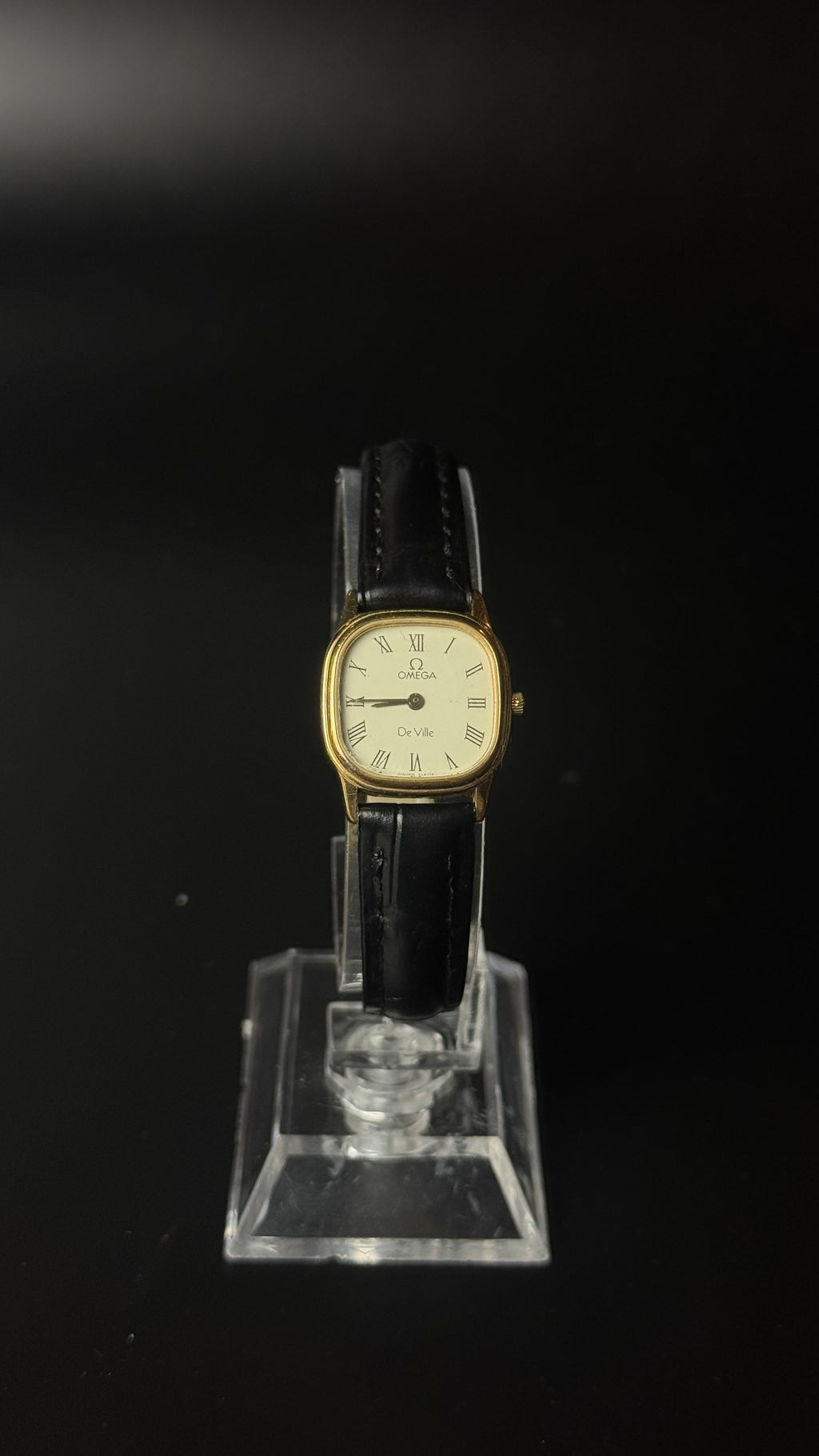 Omega De Ville – kremowa tarcza, cyfry rzymskie