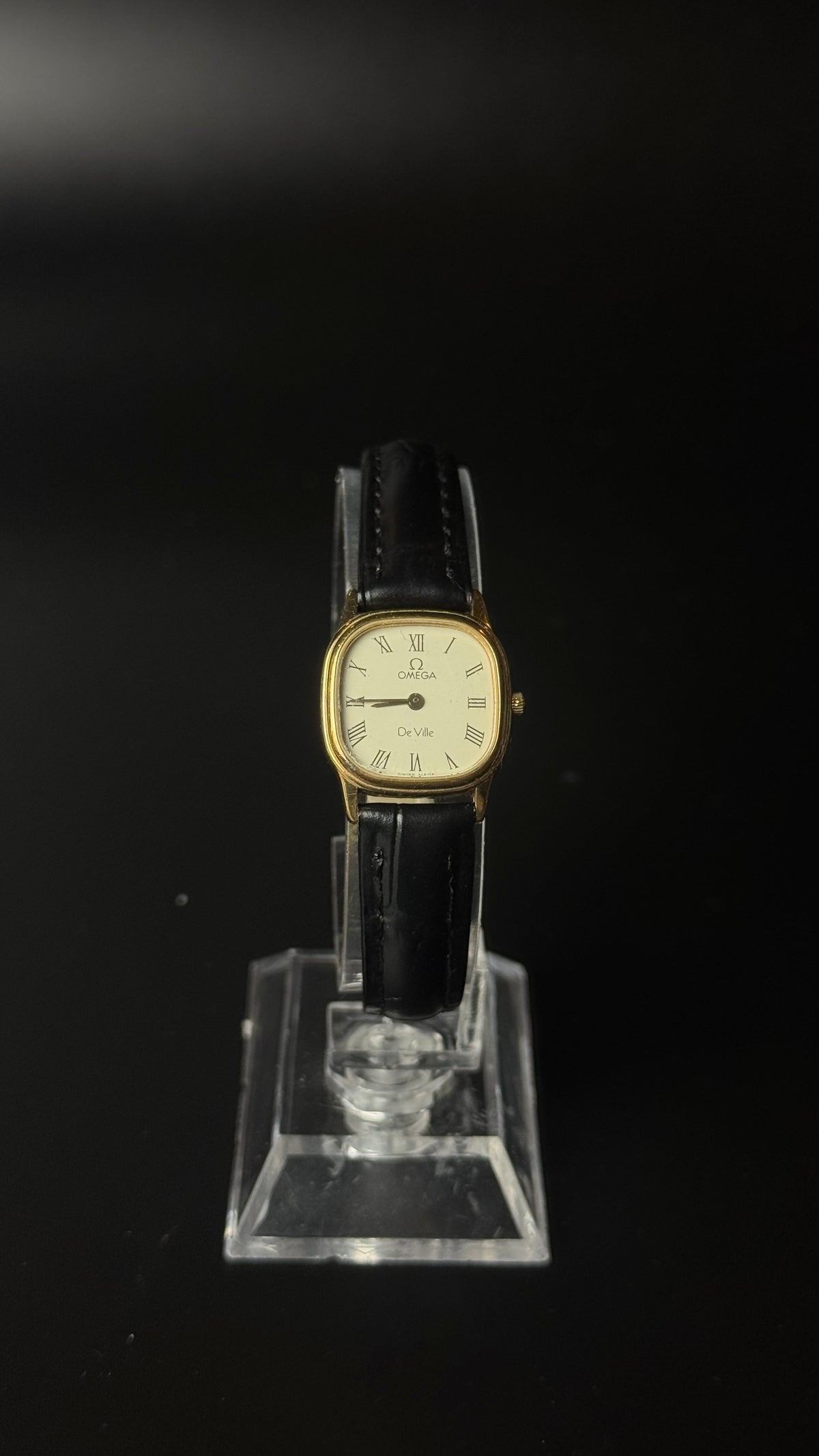 Omega De Ville – kremowa tarcza, cyfry rzymskie