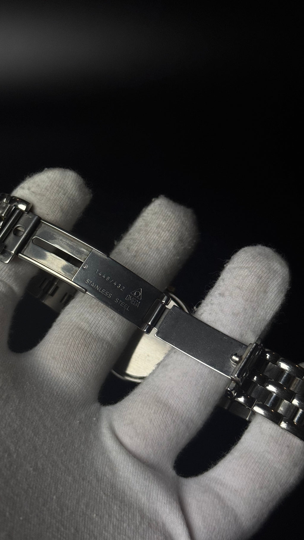 Omega – złota tarcza, srebrna bransoleta, datownik