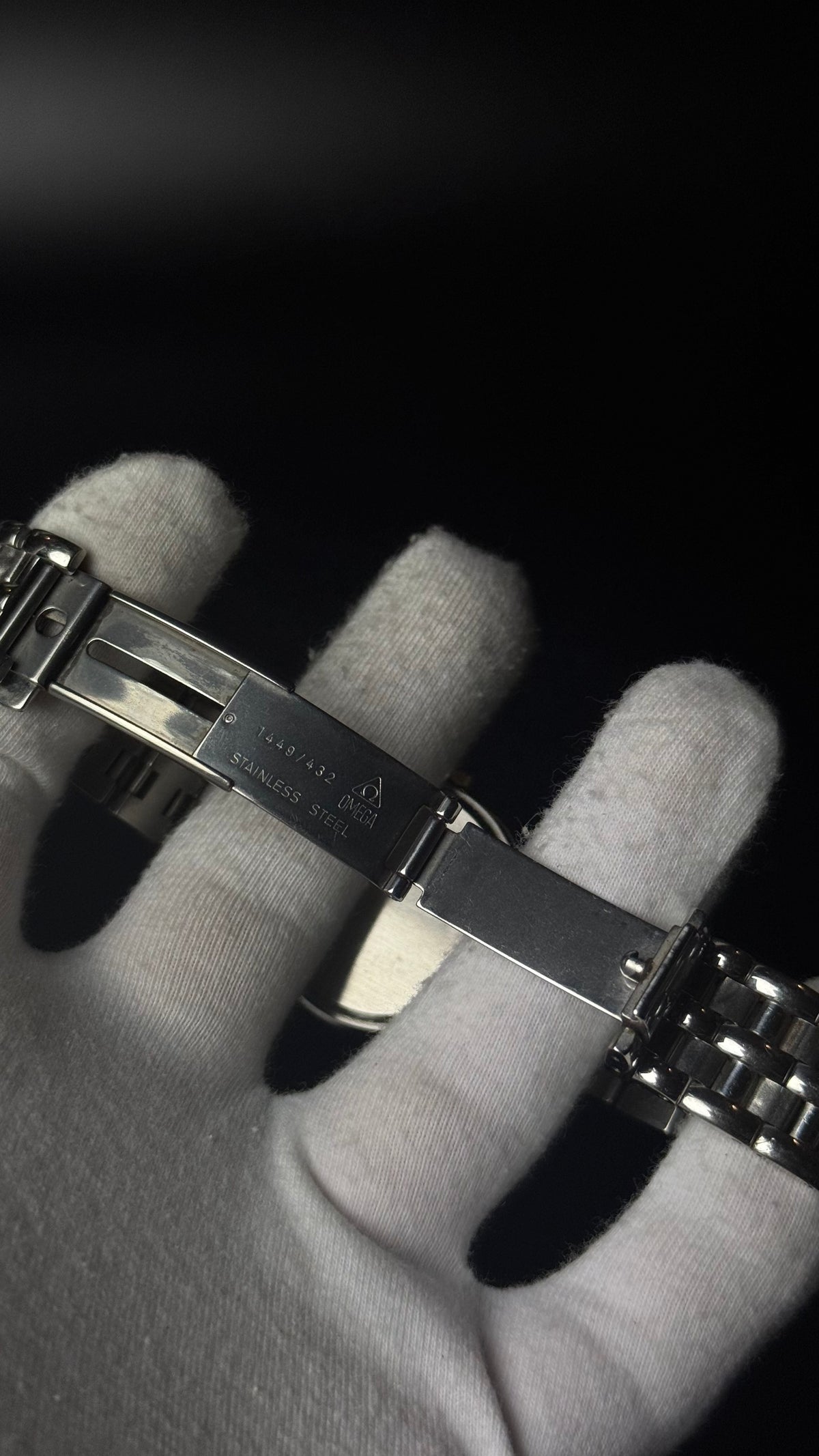 Omega – złota tarcza, srebrna bransoleta, datownik