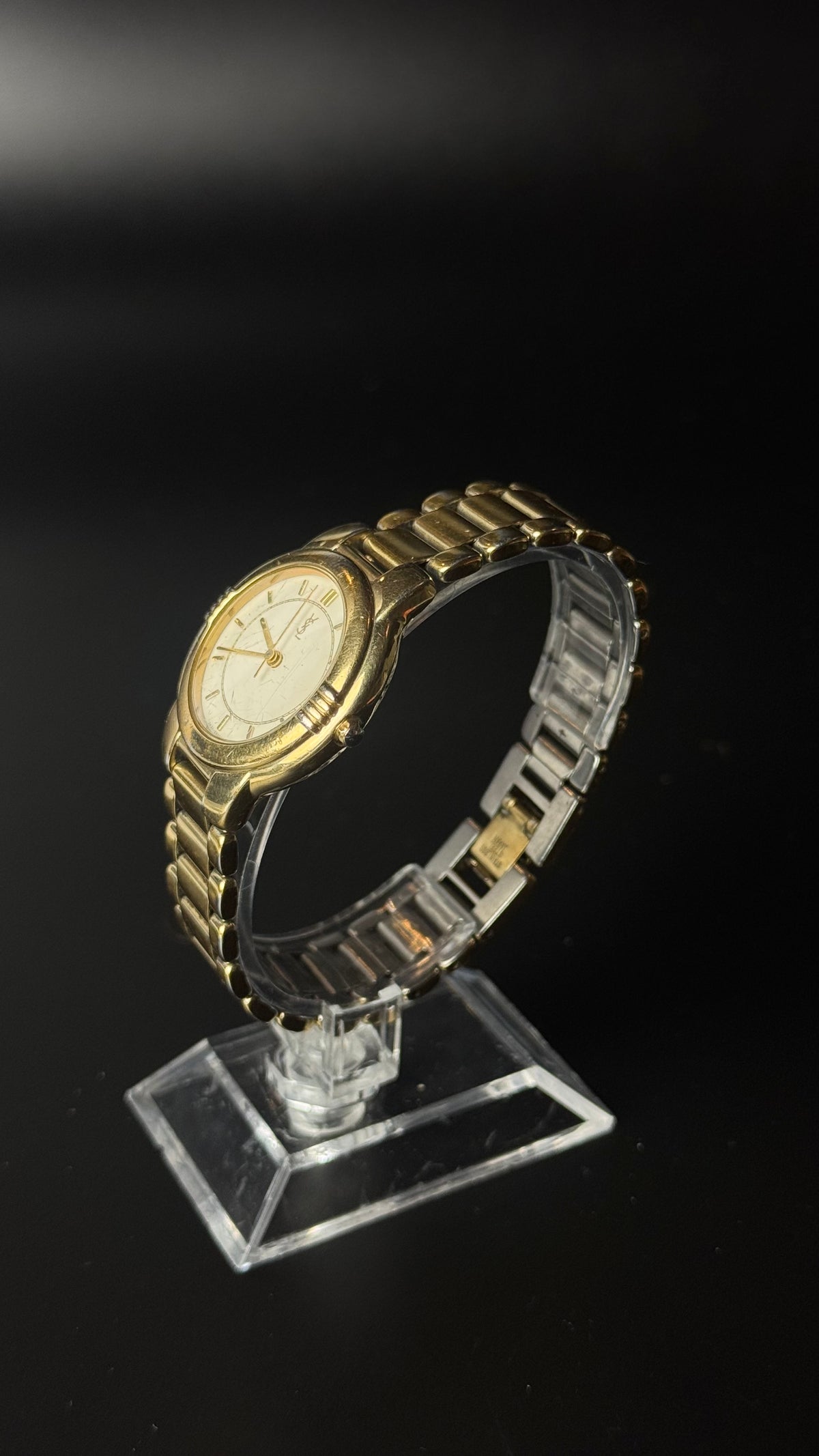 Yves Saint Laurent – zegarek vintage z kremową tarczą na złotej bransolecie